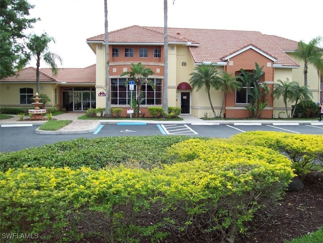 6330 Aragon Way in Ft. Myers, FL - Foto de edificio - Building Photo