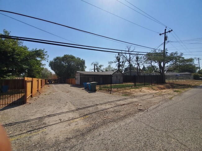 1838 14th St in Olivehurst, CA - Building Photo - Building Photo