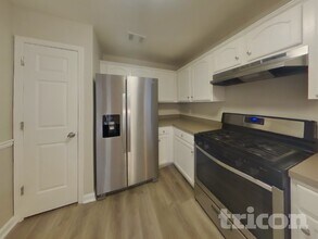 320 Providence Rd in Dallas, GA - Foto de edificio - Building Photo