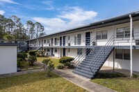 Cedar Hill Apartments in Jacksonville, FL - Building Photo - Building Photo