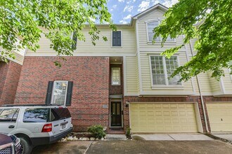 2322 Chenevert St in Houston, TX - Building Photo - Building Photo