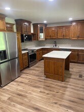 1445 N Giles Rd in Fayetteville, AR - Foto de edificio - Building Photo