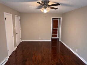 1121 W Harry St in Wichita, KS - Building Photo - Building Photo