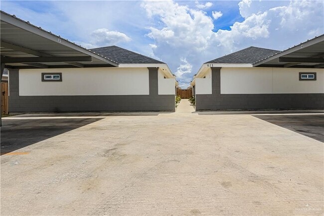 24 W Sunset Valley St in Alton, TX - Building Photo - Building Photo