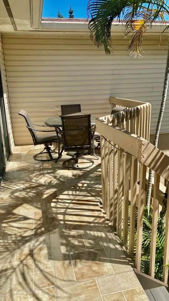 602 Executive Center Dr, Unit 209 in West Palm Beach, FL - Foto de edificio - Building Photo