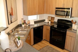 Altair Apartments in Peoria, AZ - Building Photo - Building Photo