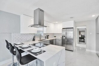 1241 Hollywood Blvd in Hollywood, FL - Building Photo - Building Photo