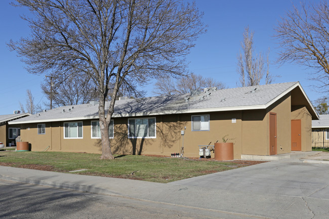 Esperanza Commons in Mendota, CA - Foto de edificio - Building Photo