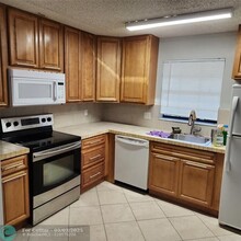 3634 NW 95th Terrace in Sunrise, FL - Building Photo - Building Photo