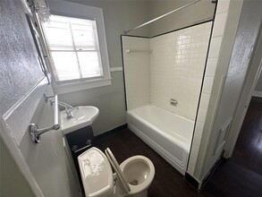 2216 Avenue O 1/2-Unit -UP in Galveston, TX - Building Photo - Building Photo