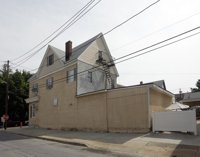 33 Grove St in Glen Cove, NY - Building Photo - Building Photo