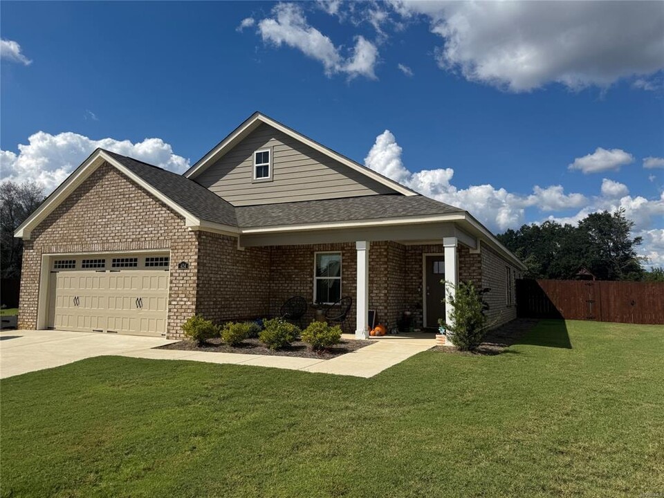 424 Kohn Dr in Millbrook, AL - Building Photo