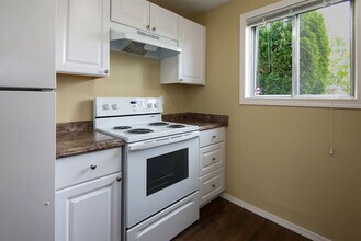 12400 SW Gingham Ln, Unit D in Beaverton, OR - Building Photo - Building Photo