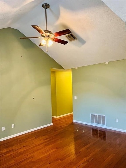 1160 S Jasmine Ln in Fayetteville, AR - Foto de edificio - Building Photo