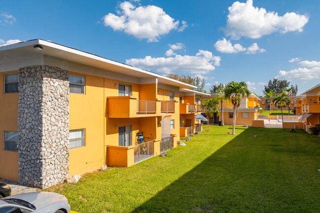 North Hill Apartments in Miami, FL - Building Photo - Building Photo