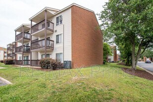 143 Davenport Ct in Hampton, VA - Building Photo