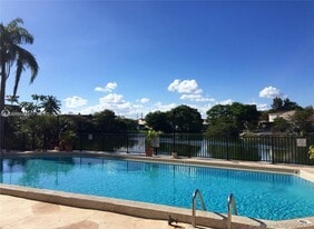 1325 W 68th St in Hialeah, FL - Building Photo