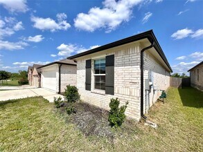 13613 Rebecca Latimer Rd in Manor, TX - Building Photo - Building Photo