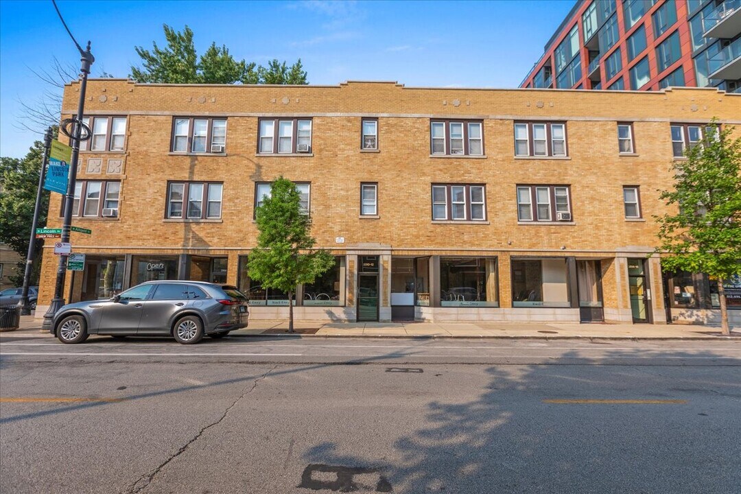 2516 N Lincoln Ave in Chicago, IL - Building Photo