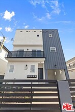 1116 S Mariposa Ave in Los Angeles, CA - Building Photo - Building Photo