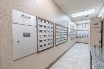 2333 Feather Sound Dr, Unit C-101 in Clearwater, FL - Building Photo - Building Photo