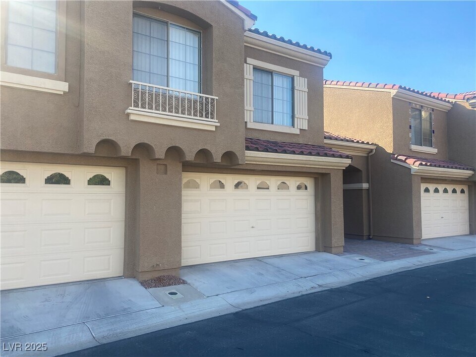 7255 Diamond Canyon Ln in Las Vegas, NV - Building Photo