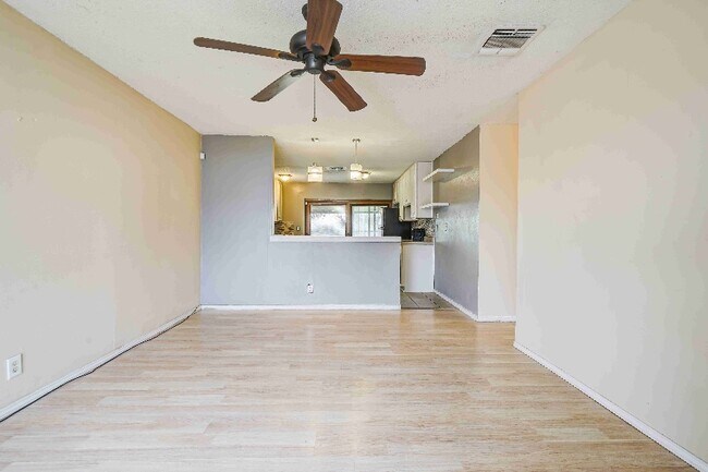 8223 Glen Shadow Dr in San Antonio, TX - Building Photo - Building Photo