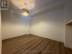 1100 Queens Ave in Oakville, ON - Building Photo - Building Photo