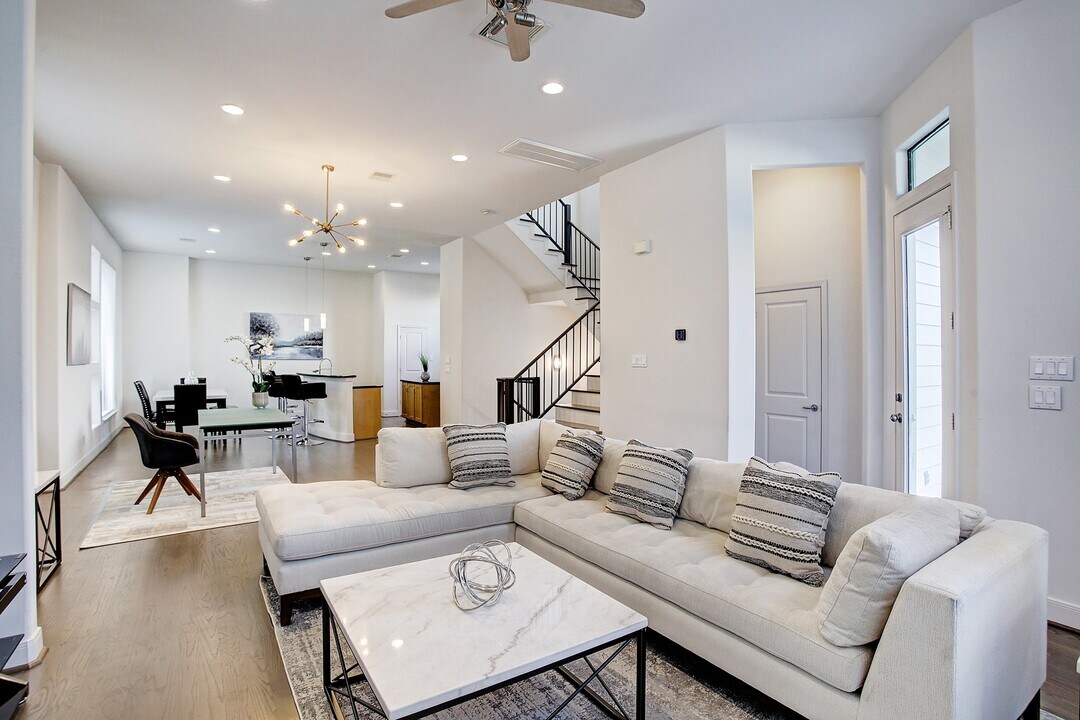 902 Roy St in Houston, TX - Building Photo