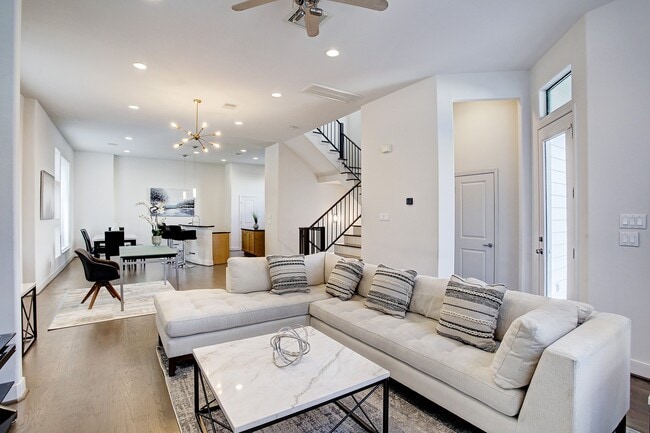 property at 902 Roy St