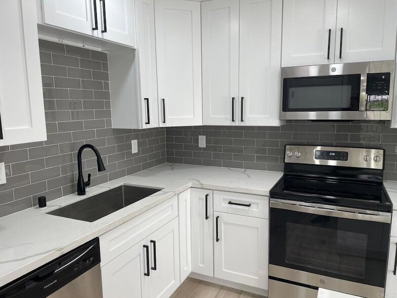 1670 Forestdale Dr in Encinitas, CA - Building Photo