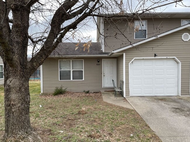 property at 660-662-662 Country Squire Ct