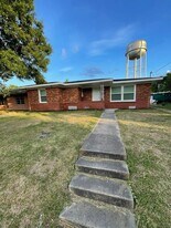 610 Garrett St in Liberty, TX - Building Photo