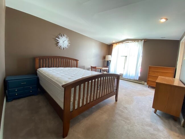 2367 Arbot Rd in Nanaimo, BC - Building Photo - Building Photo