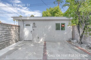 22305 Gilmore St in Los Angeles, CA - Building Photo