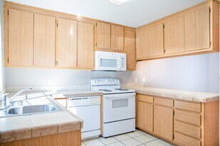 Pomona Townhomes in Chico, CA - Building Photo