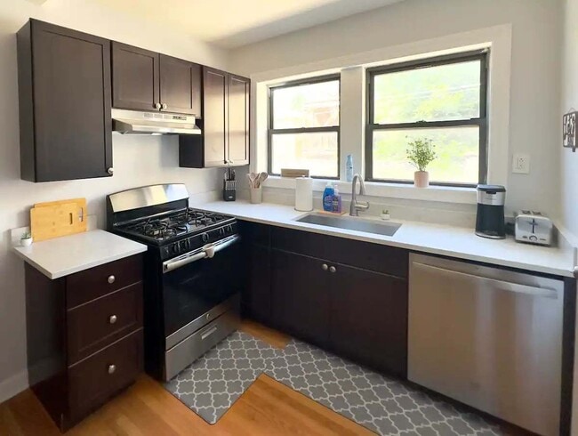 6443 N Hamilton Ave in Chicago, IL - Building Photo - Building Photo