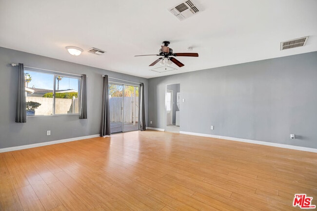 15157 Valleyheart Dr in Los Angeles, CA - Building Photo - Building Photo