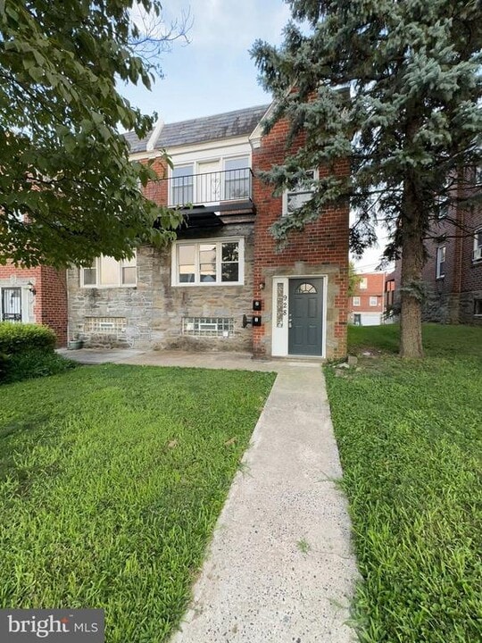 928 Durard St in Philadelphia, PA - Building Photo