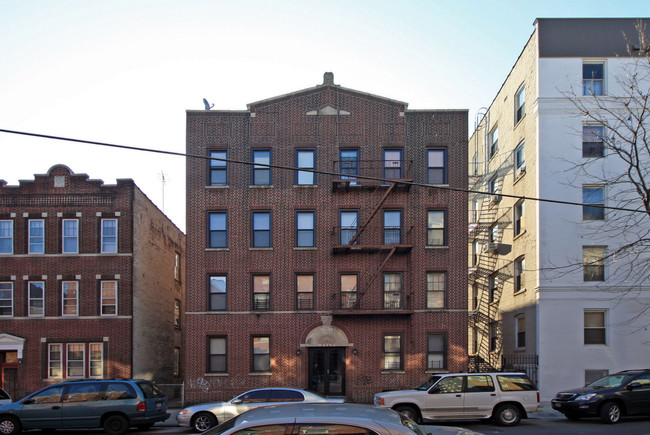 37-67 64th St in Flushing, NY - Building Photo - Building Photo