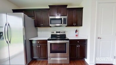 1031 Solstice St in Rural Hall, NC - Foto de edificio - Building Photo