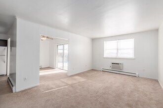 Sherwood Apartments in Bethlehem, PA - Building Photo - Interior Photo