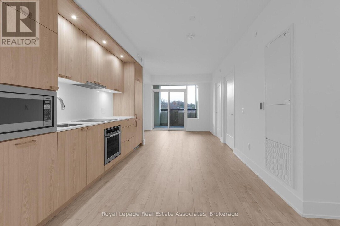 259 The Kingsway in Toronto, ON - Building Photo