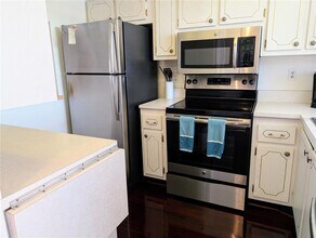 3963 Lake Bayshore Dr in Bradenton, FL - Building Photo - Building Photo