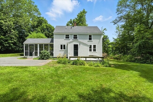 105 N Main St in Sherborn, MA - Building Photo - Building Photo