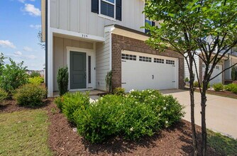 319 Glen Clova Dr in Raleigh, NC - Building Photo - Building Photo