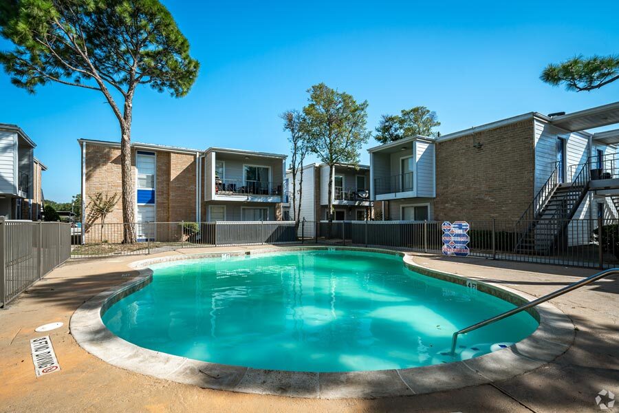 Pine Forest Park in Houston, TX - Building Photo