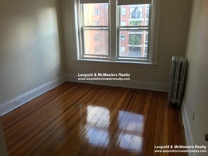15 Mount Hood Rd, Unit 4 in Boston, MA - Foto de edificio - Building Photo