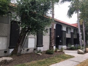 Rock Glen Villa in Glendale, CA - Foto de edificio - Floor Plan