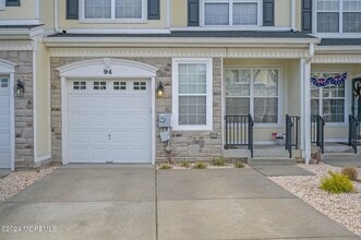 94 Brookfield Dr in Jackson Township, NJ - Building Photo - Building Photo